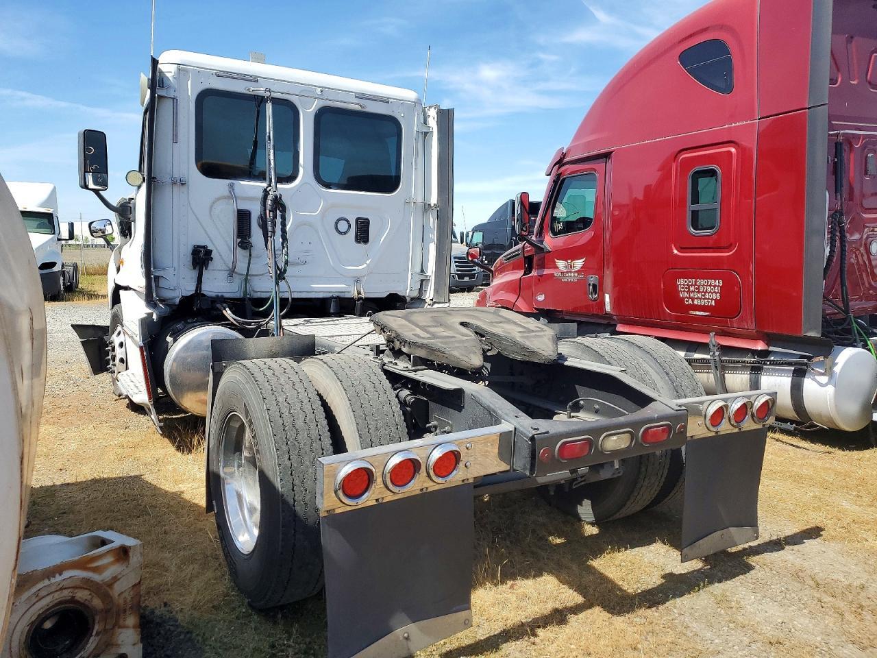 2016 Freigliner 2016 Freightliner Cascadia 113 Semi Truck