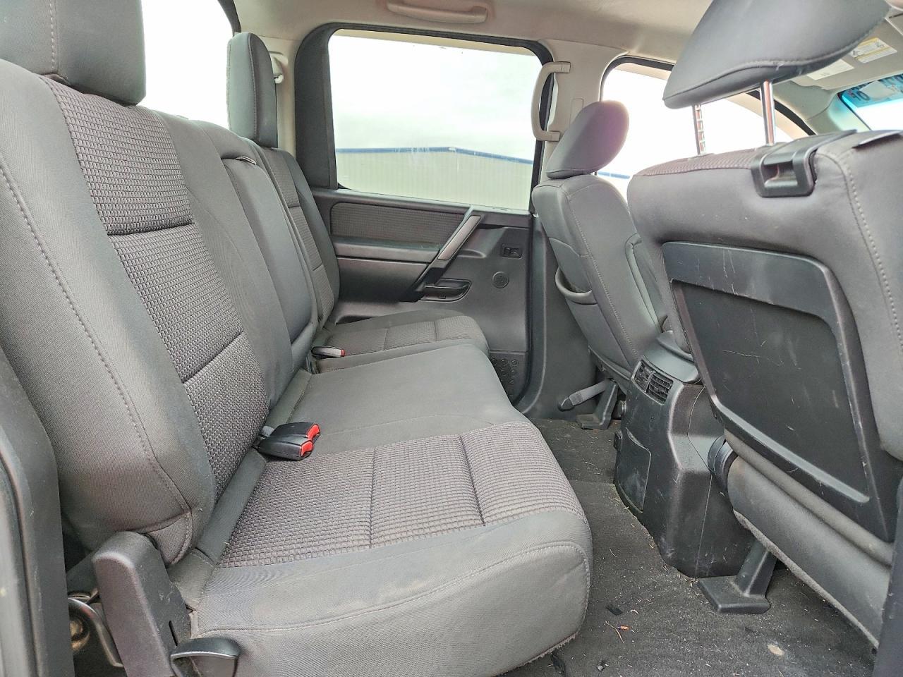 2014 Nissan Titan SV