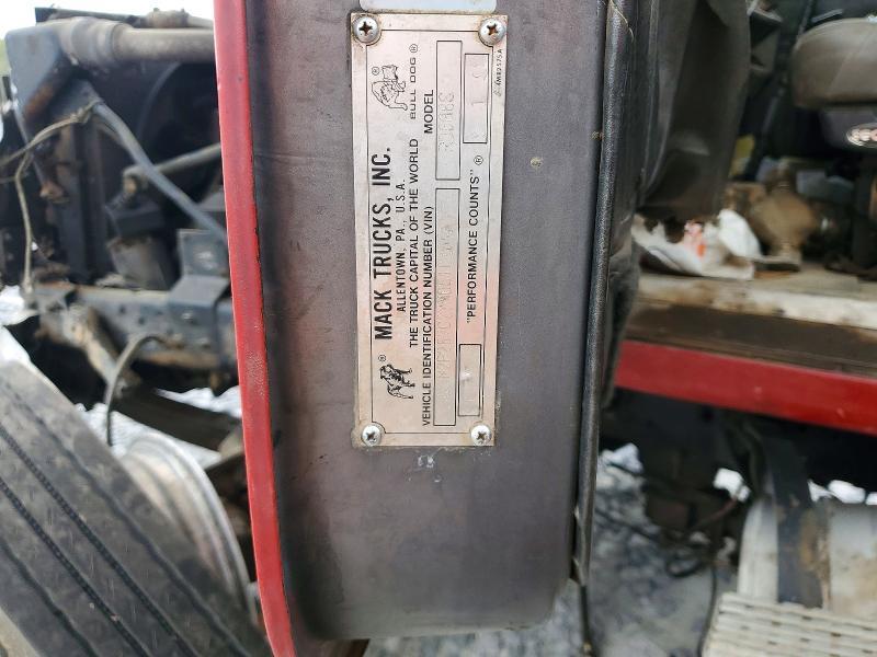 2000 Mack RD888S Dump Truck