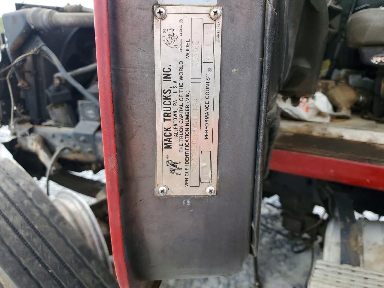 2000 Mack RD888S Dump Truck