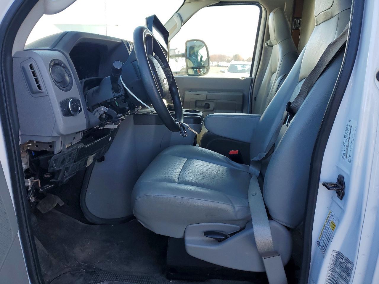 2021 Ford E450 BOX Truck