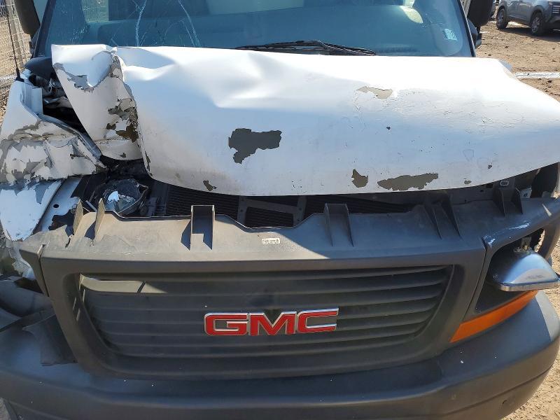 2011 GMC Savana BOX Truck
