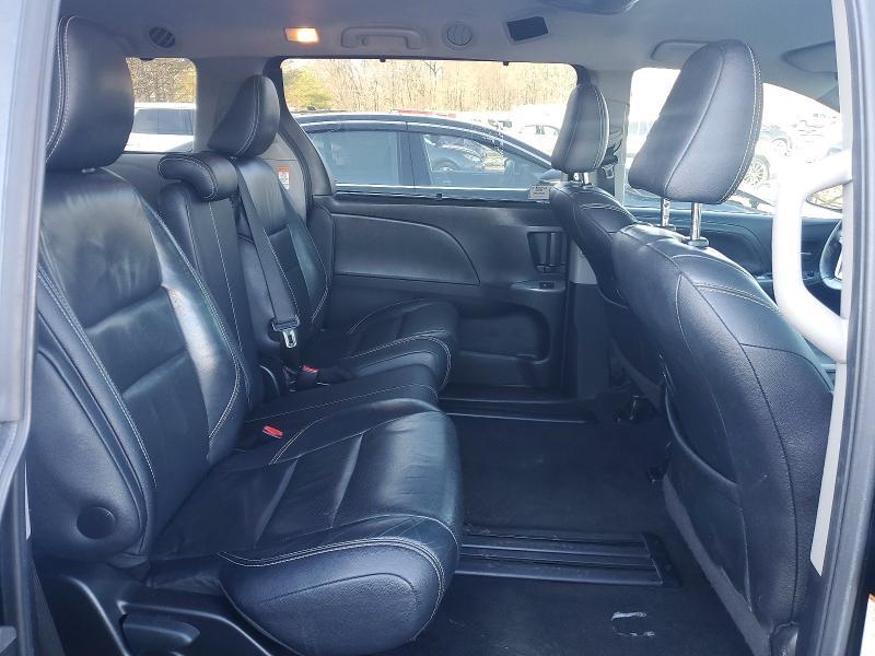 2016 Toyota Sienna se 8-passenger