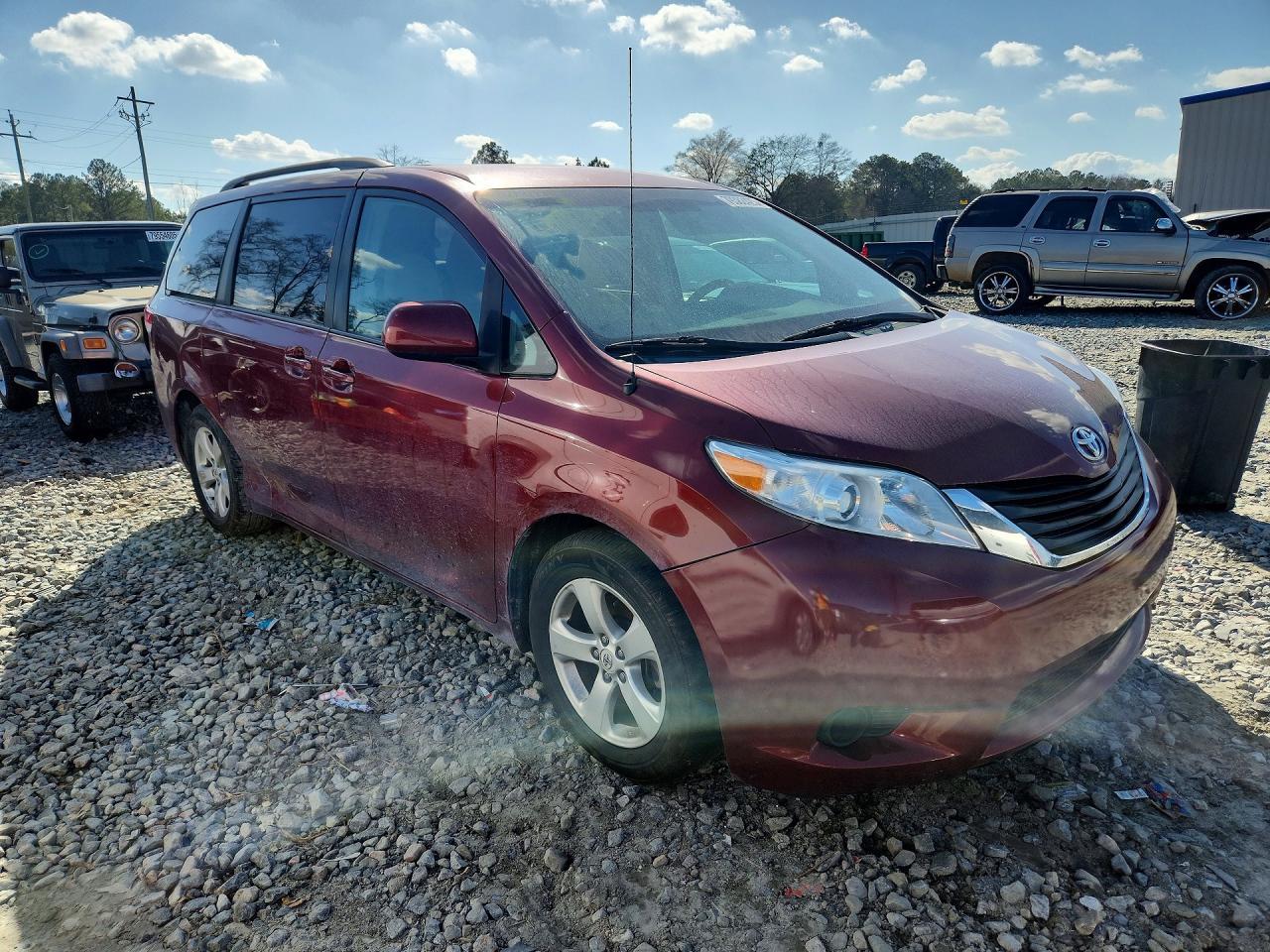 2013 Toyota Sienna le 8-passenger