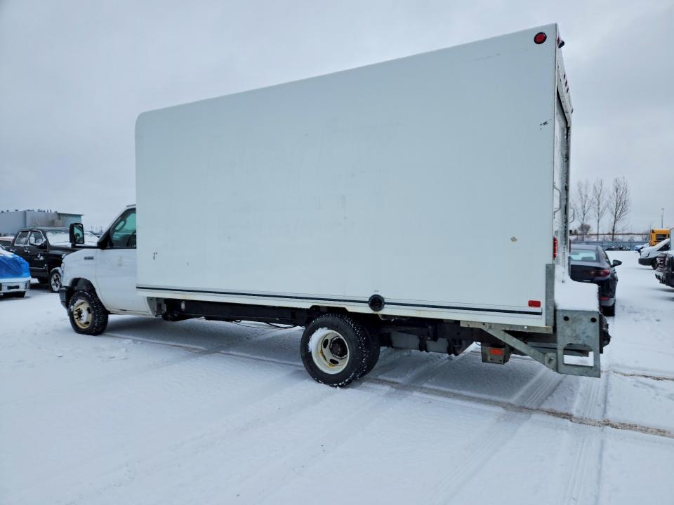 2023 Ford Econoline E450 Super Duty Cutaway Van