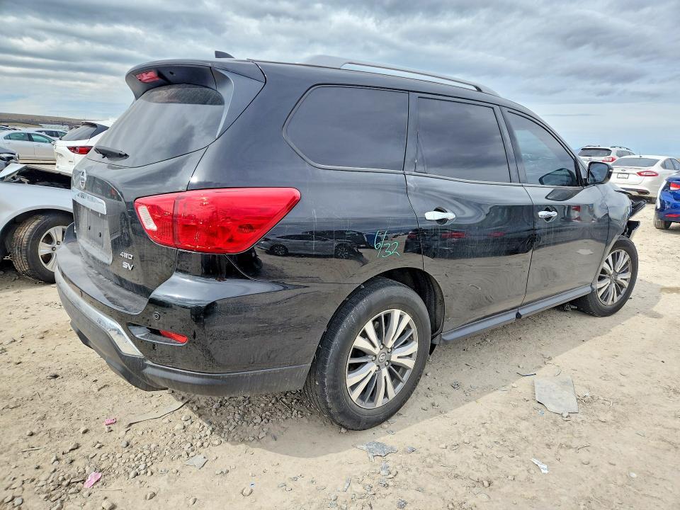 2019 Nissan Pathfinder sv