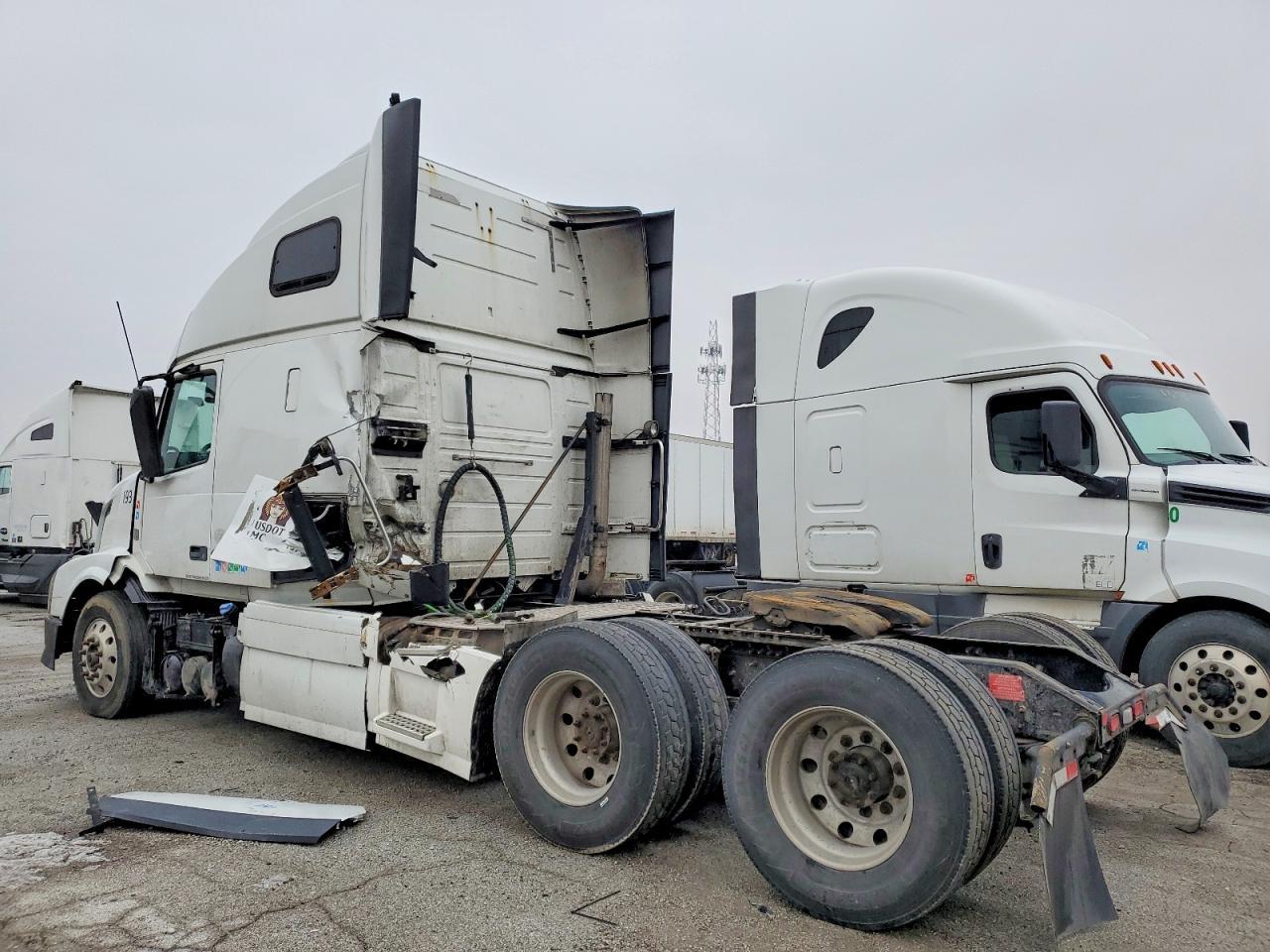 2016 Volvo VNL Semi Truck