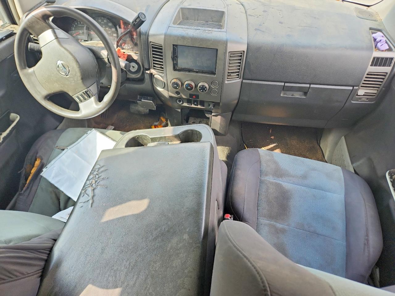 2004 Nissan Titan XE