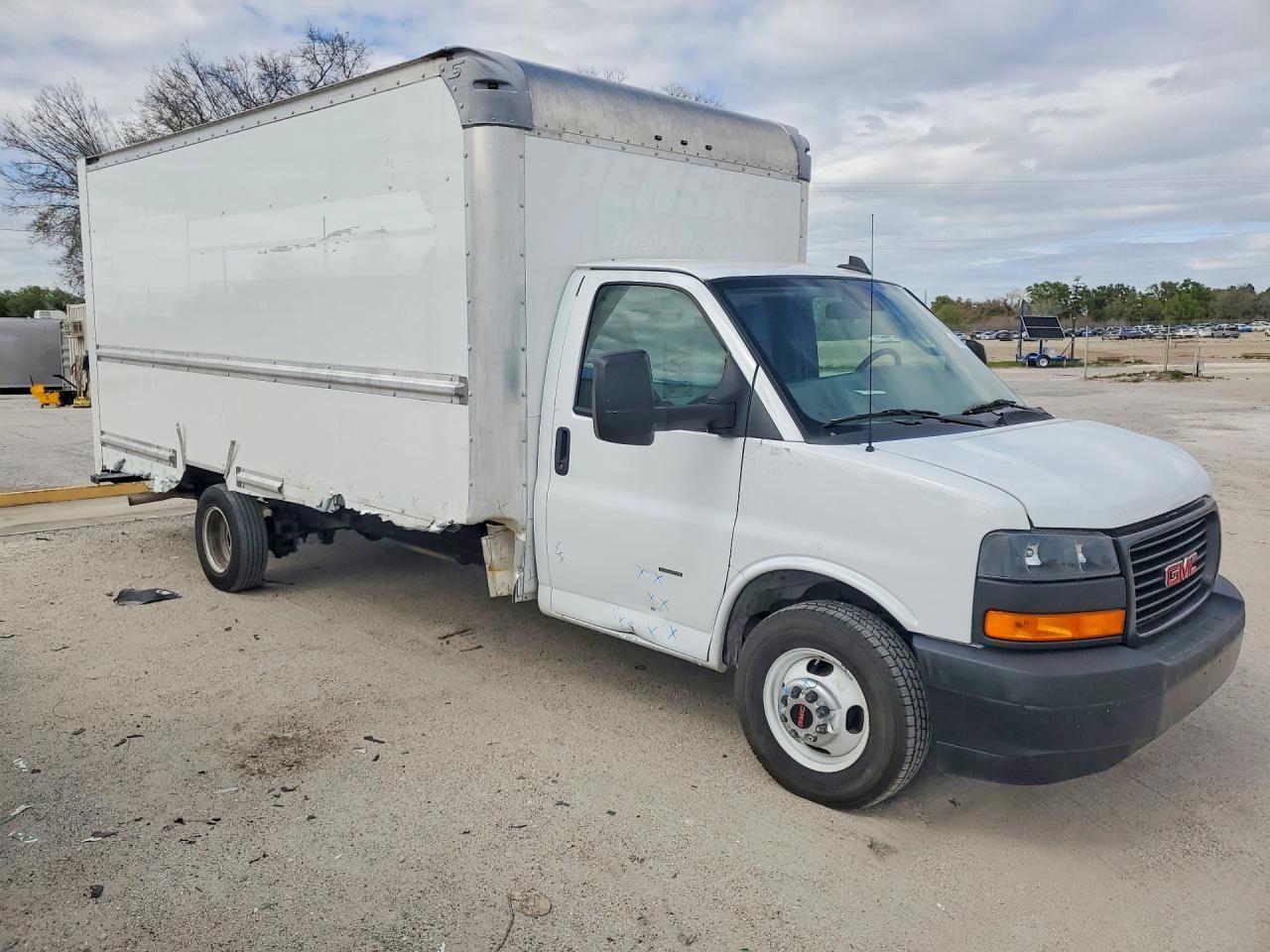 2022 GMC Savana BOX Truck