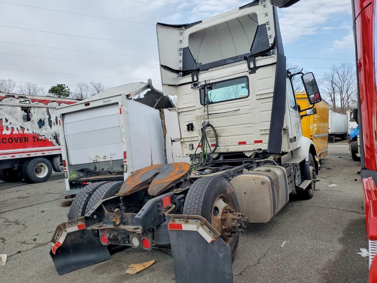 2022 Volvo VNR Semi Truck