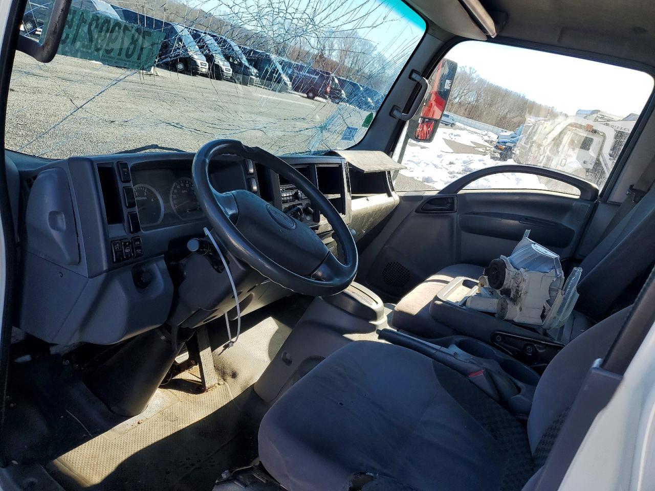 2013 Isuzu NPR HD BOX Truck