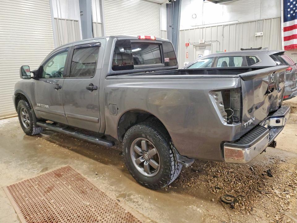 2014 Nissan Titan SV