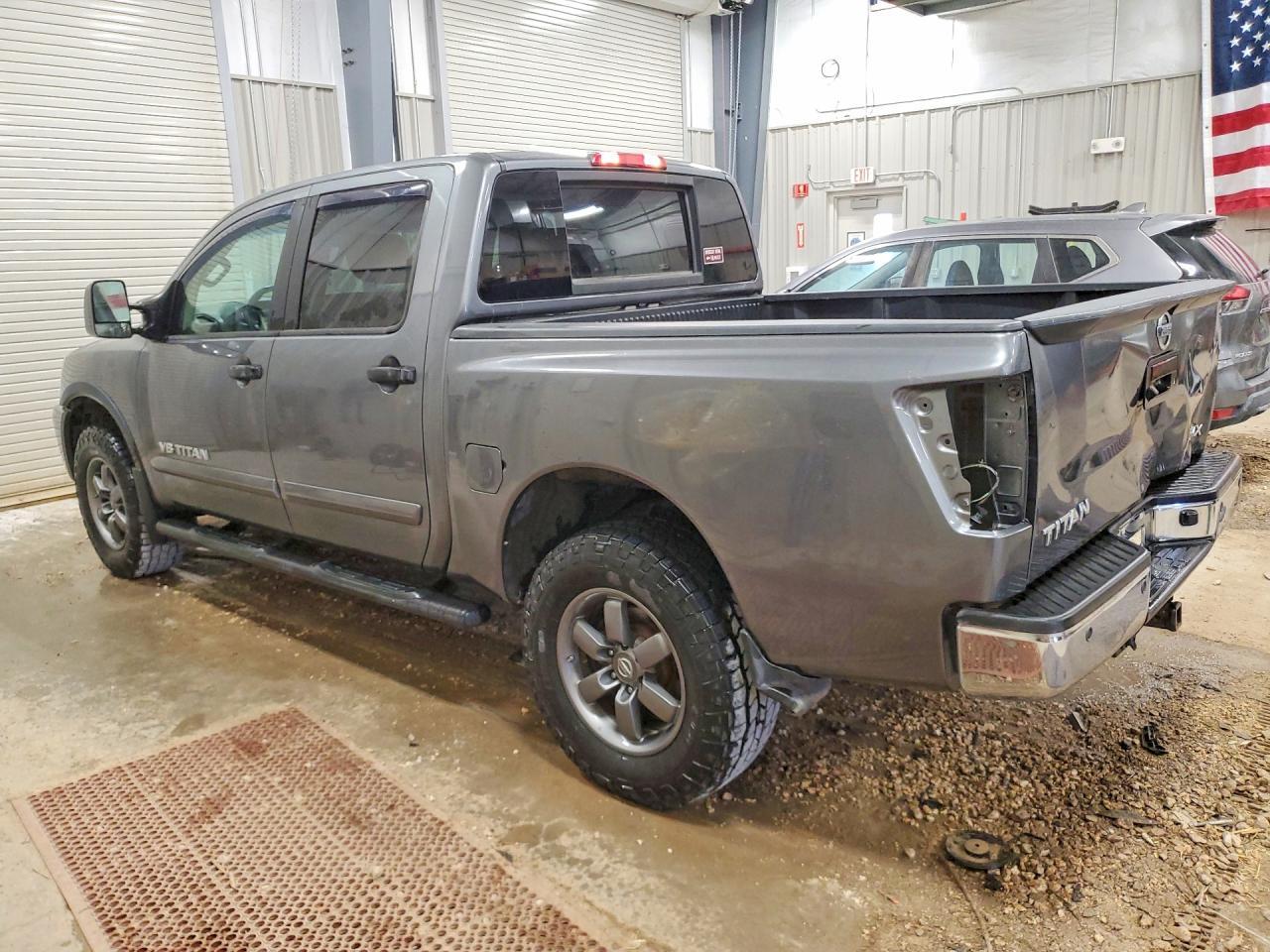 2014 Nissan Titan SV