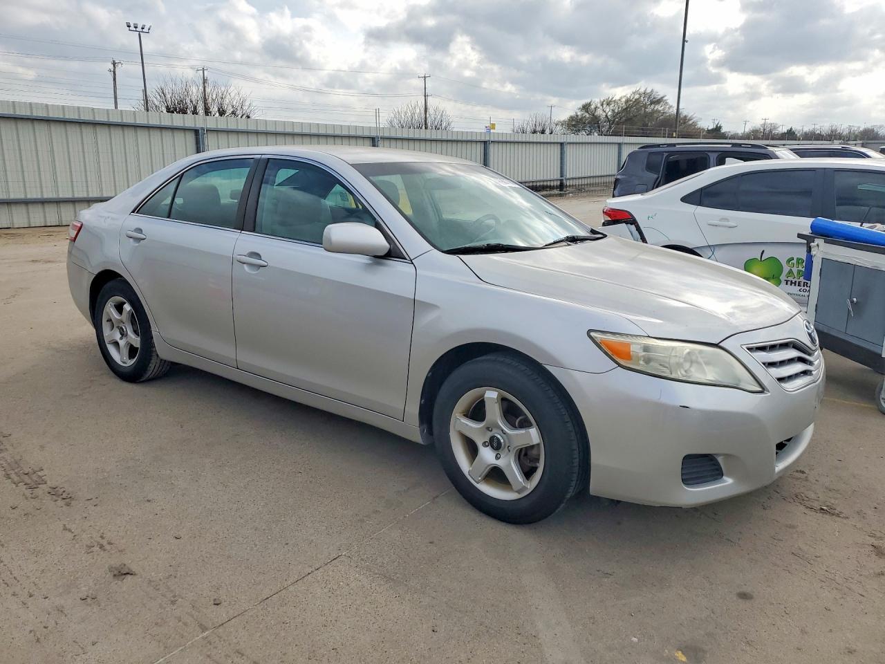 2011 Toyota Camry le