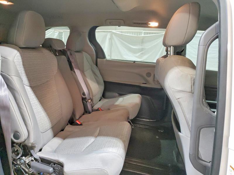 2021 Toyota Sienna le 8-passenger