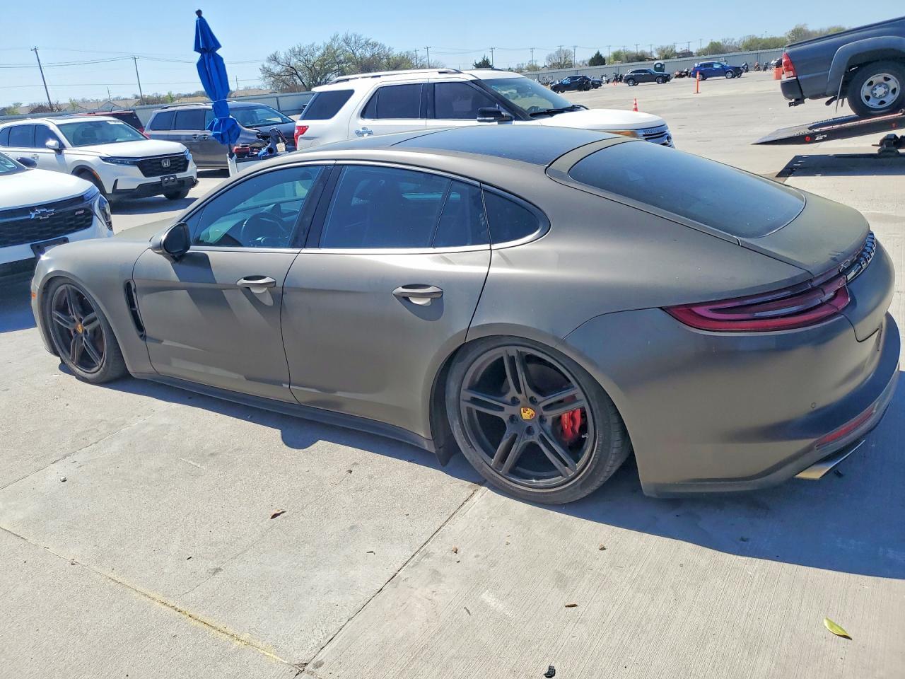 2017 Porsche Panamera 2