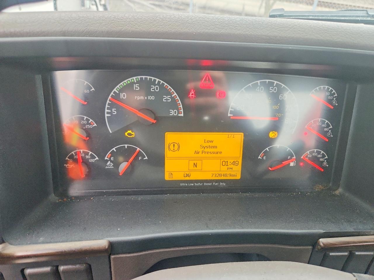 2017 Volvo VNL Semi Truck