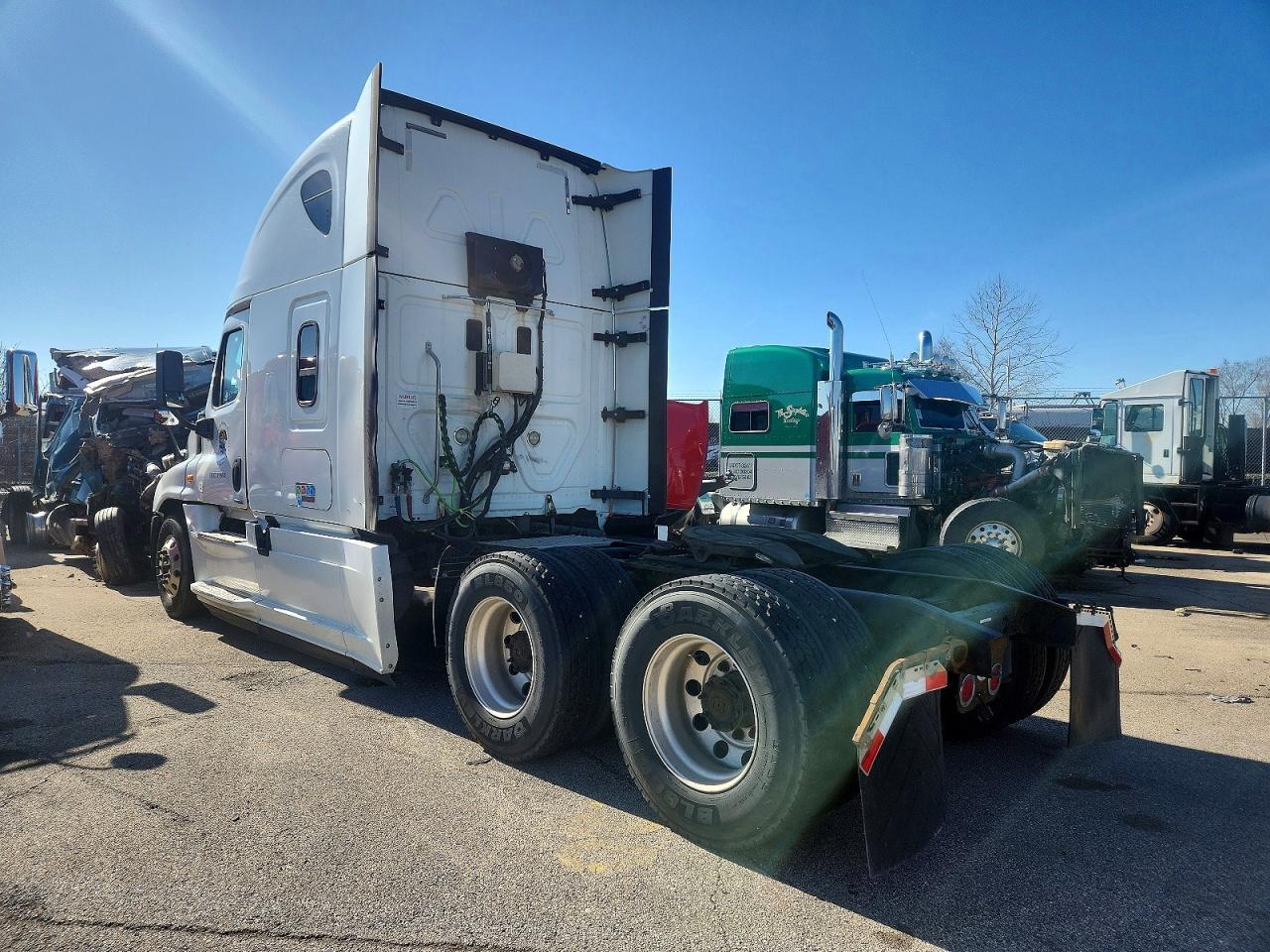 2015 Freightliner Cascadia Semi Truck