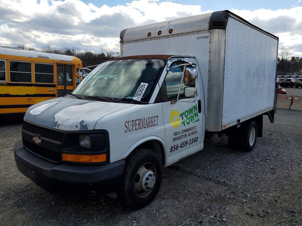 2004 Chev Rolet BOX Truck
