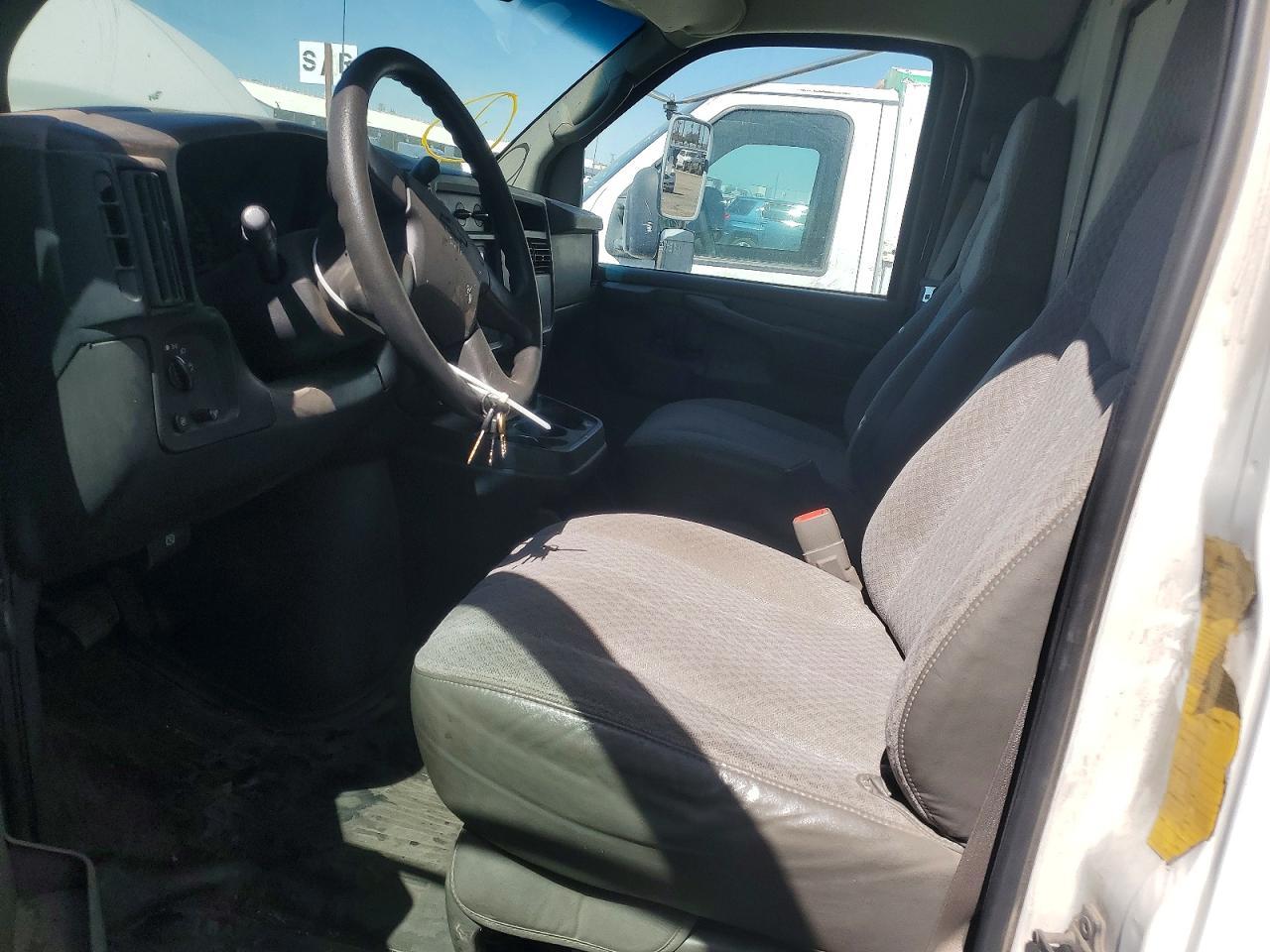 2004 Chevrolet Express BOX Truck