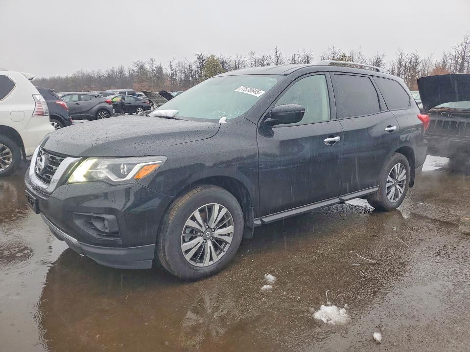 2020 Nissan Pathfinder sv