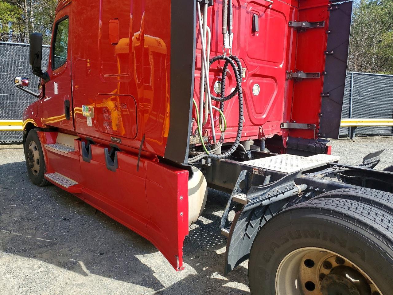 2019 Freightliner Cascadia 126 Semi Truck