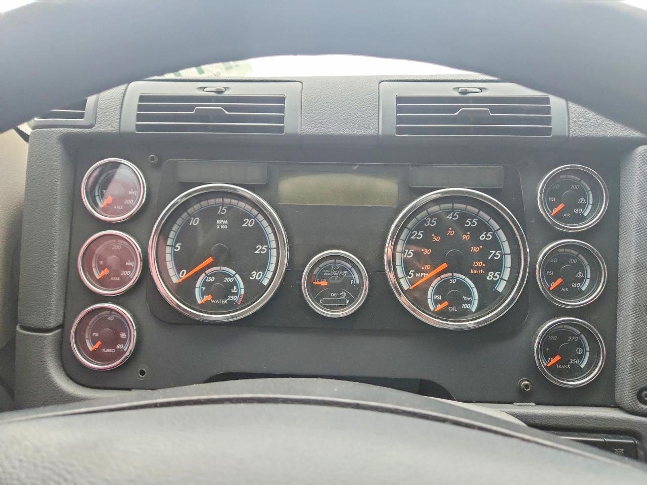 2016 Freightliner Cascadia 125 Semi Truck
