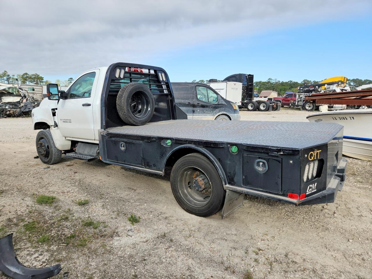 2022 GM GM515 Flatbed Truck