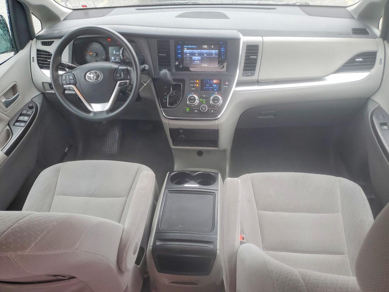 2017 Toyota Sienna le 7-passenger