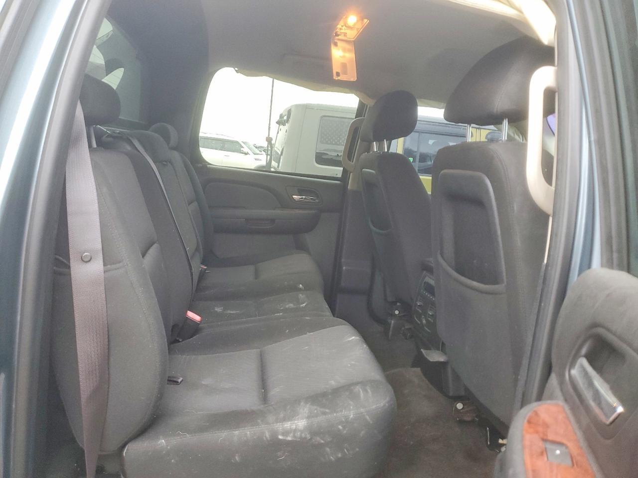 2011 Chevrolet Avalanche LS