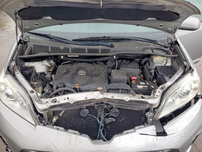 2018 Toyota Sienna xle 8-passenger