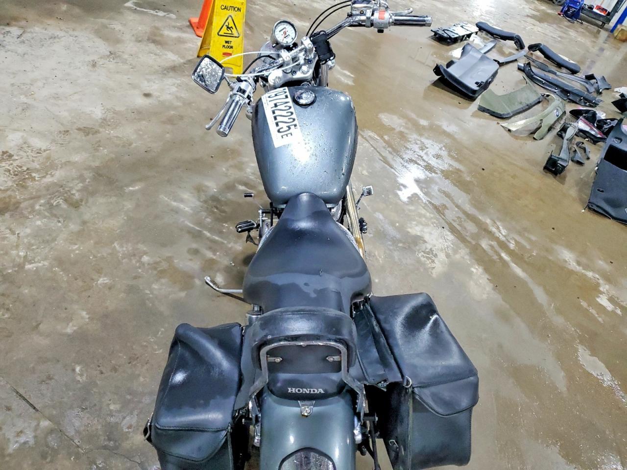 2005 Honda VT1100 C2
