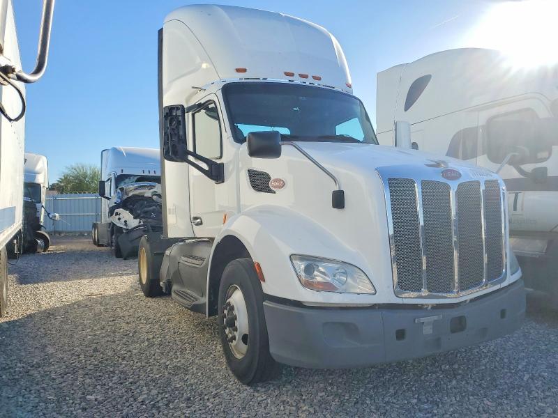 2020 Peterbilt 579 Semi Truck