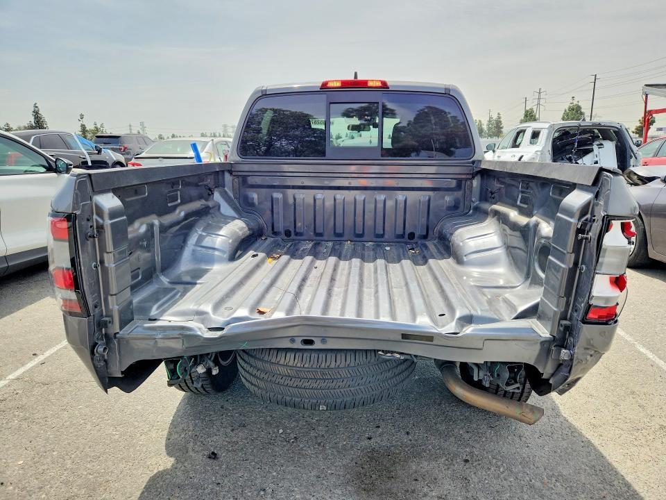2022 Nissan Frontier SV