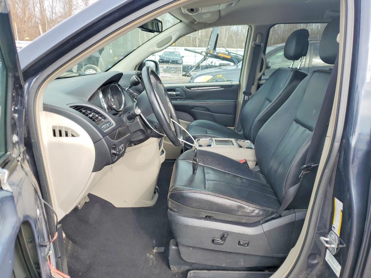 2014 Chrysler Town & Country Touring