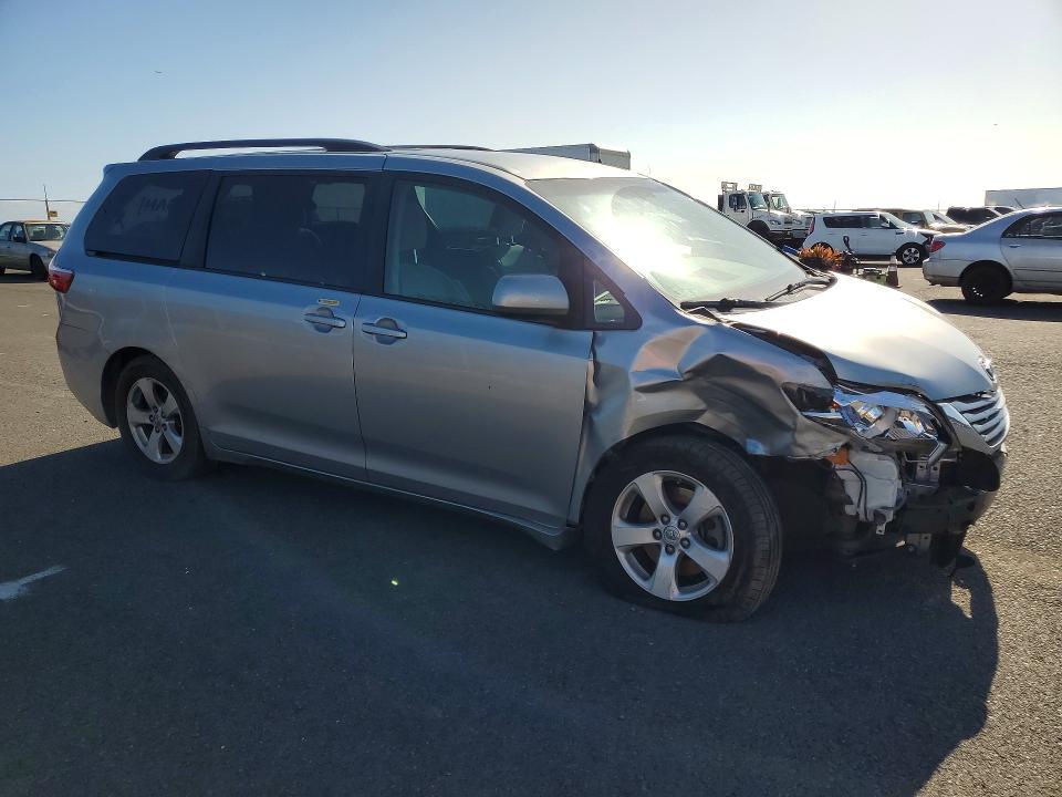 2017 Toyota Sienna le 8-passenger