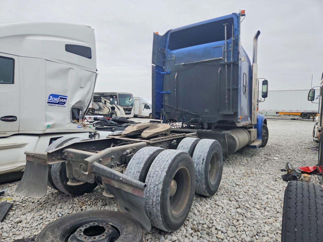 2020 Freightliner Coronado Semi Truck