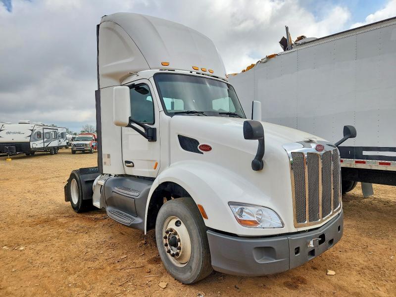 2018 Peterbilt 579 Semi Truck