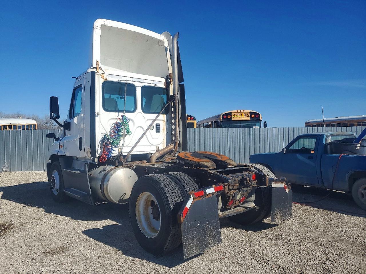2016 Freightliner Cascadia 125 Semi Truck