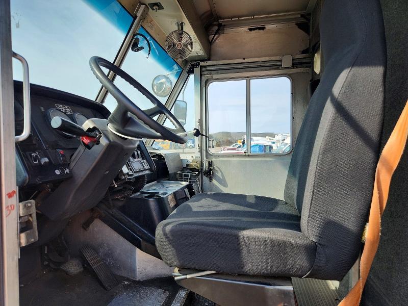 2007 Freightliner MT45 HEV Chassis Delivery Truck