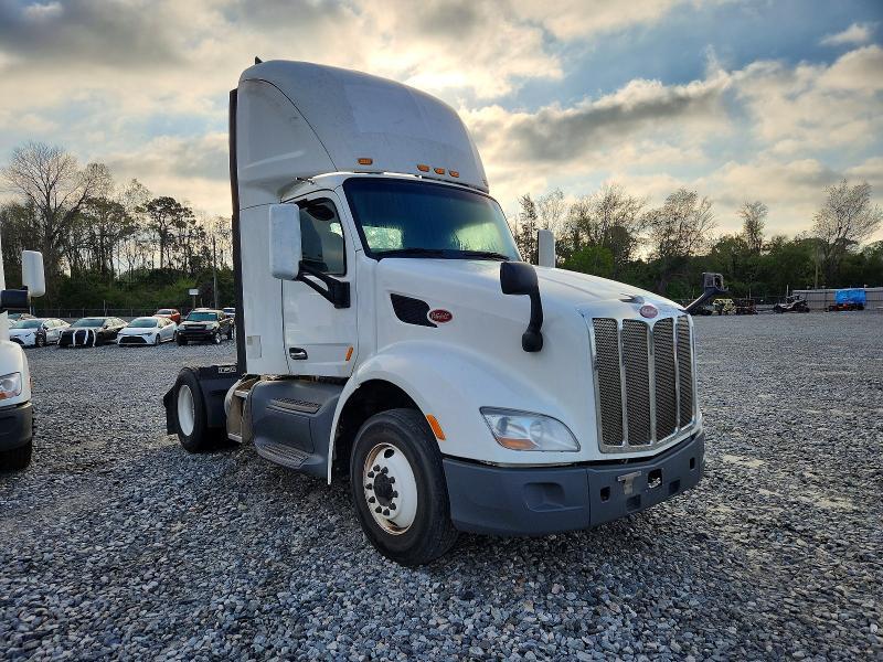 2018 Peterbilt 579 Semi Truck