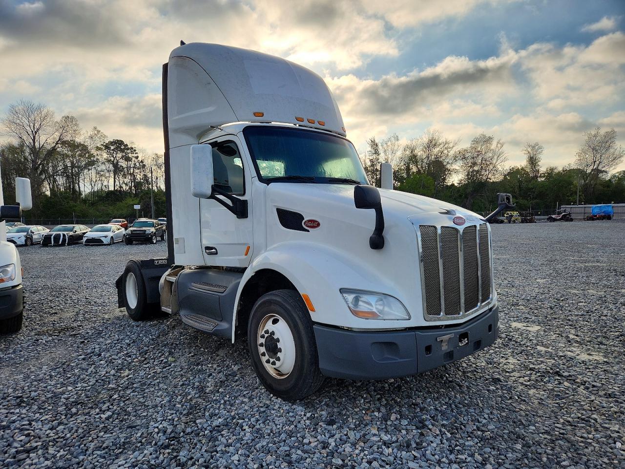2018 Peterbilt 579 Semi Truck