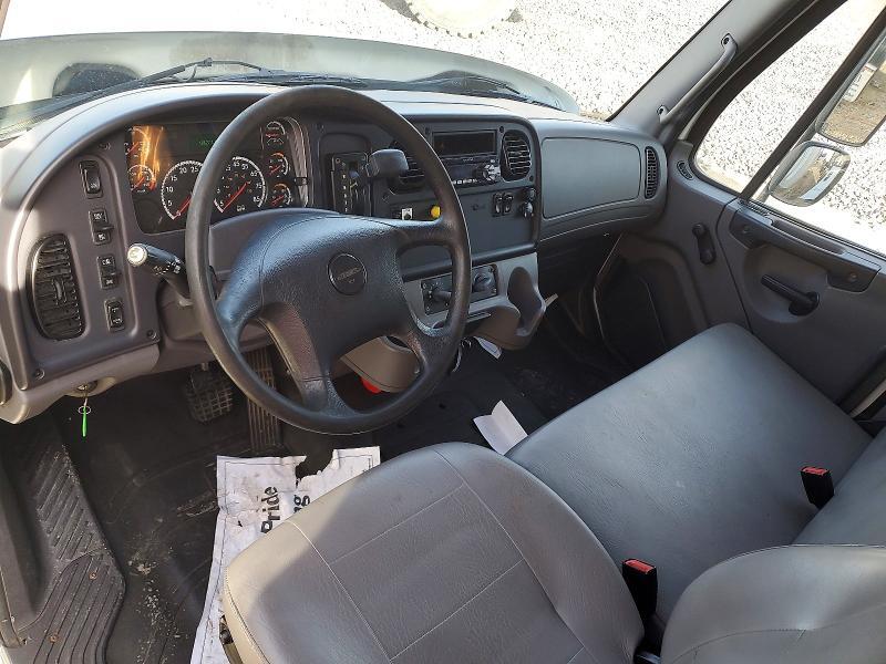 2016 Freigliner 2016 Freightliner Business Class M2 BOX Truck