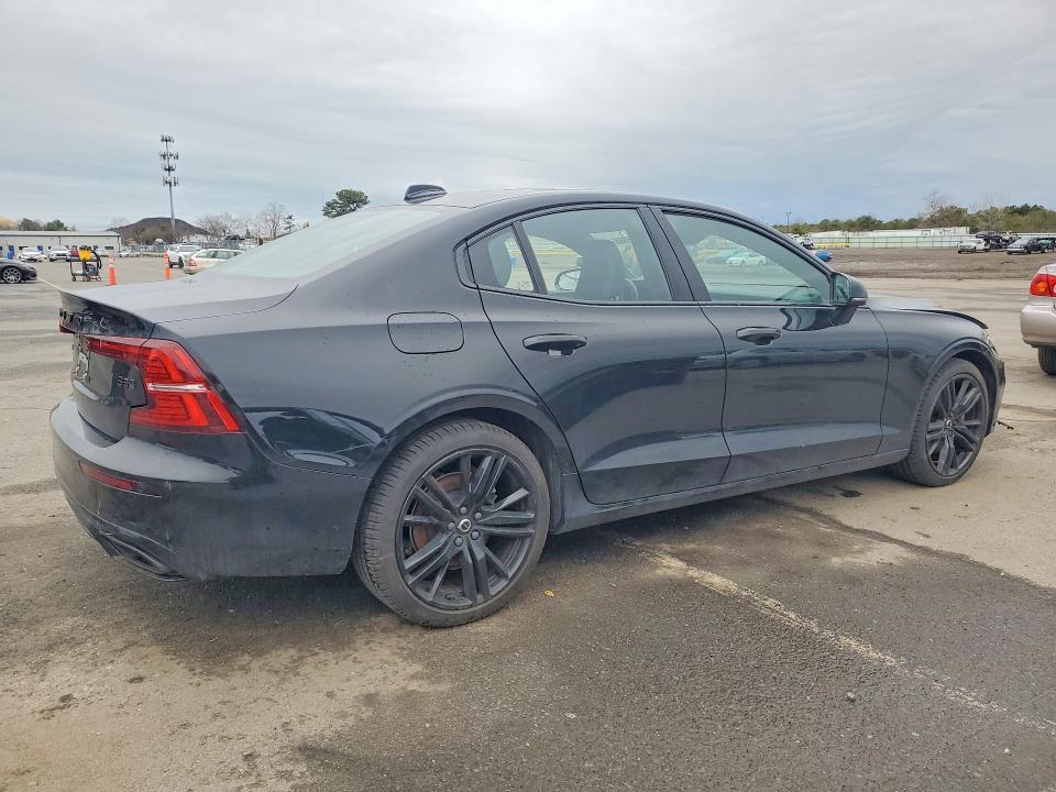 2022 Volvo S60 B5 Momentum