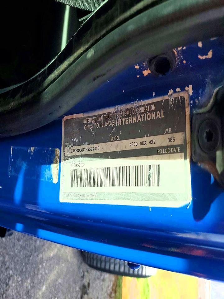 2003 International 4300 Semi Truck