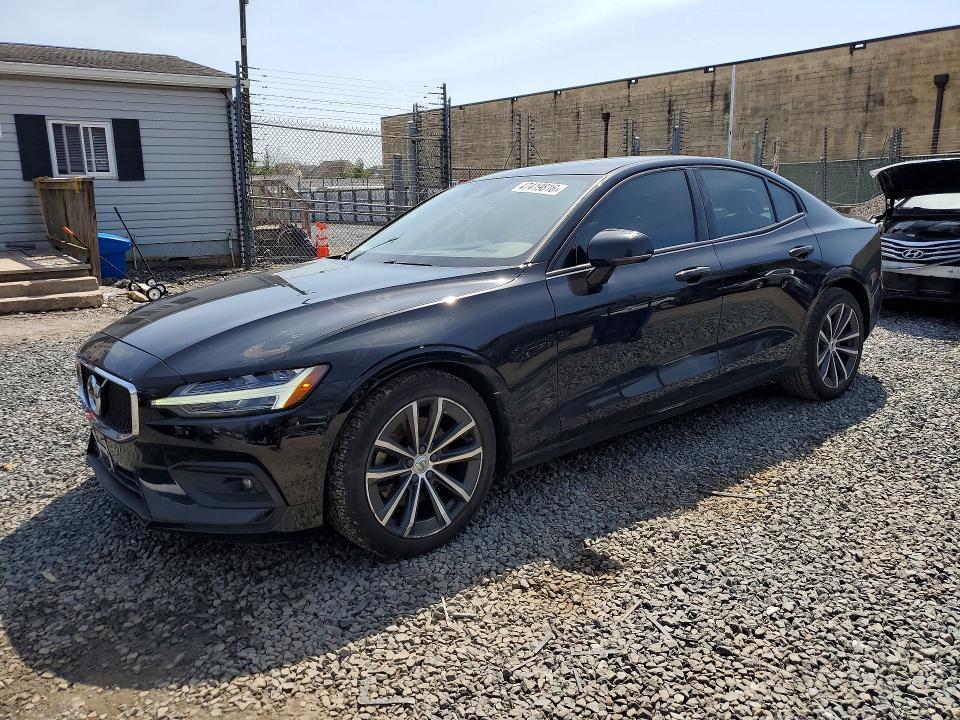 2021 Volvo S60 T5 Momentum