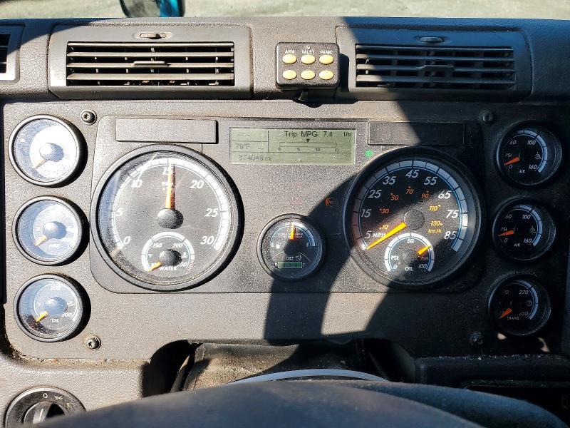 2016 Freigliner 2016 Freightliner Cascadia 125 Semi Truck