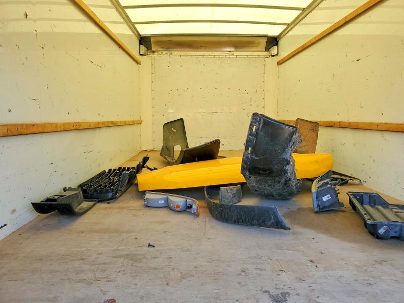 2022 GMC Savana BOX Truck