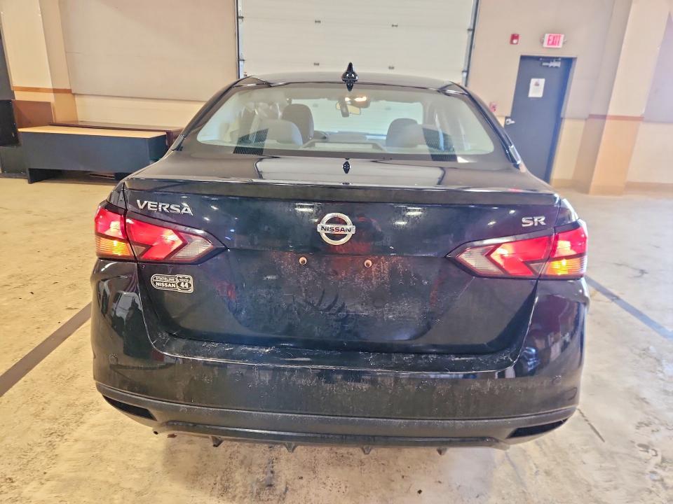 2022 Nissan Versa sr