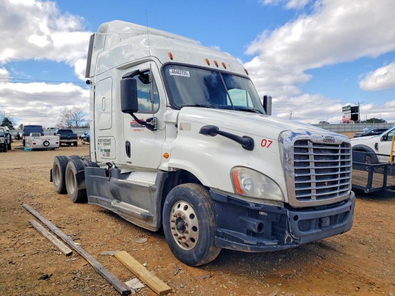 2016 Freigliner 2016 Freightliner Cascadia 125 Semi Truck